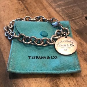 Return to Tiffany around tag bracelet